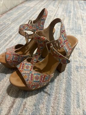 Gianni Bini Tan Platform Sandals with Multicolor Embroidery